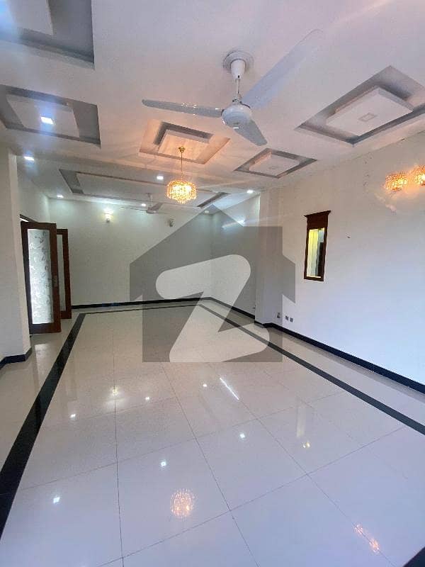 BEAUTIFUL UPPER PORTION FOR RENT BEAUTIFUL UPPER PORTION FOR RENT