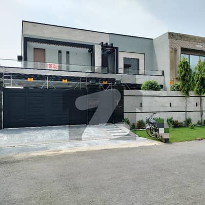 1 Kanal Used House Available For Sale 5 Beds 6 Bathroom 40 Feet Road