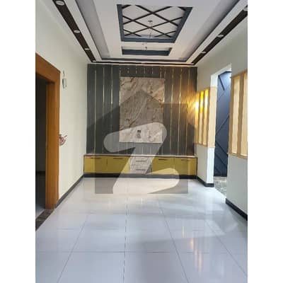 کراچی یونیورسٹی ہاؤسنگ سوسائٹی سکیم 33,کراچی میں 6 کمروں کا 10 مرلہ مکان 5.5 کروڑ میں برائے فروخت۔
