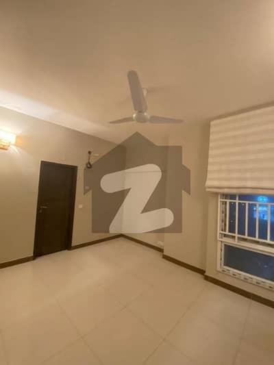 کلفٹن ۔ بلاک 2 کلفٹن,کراچی میں 4 کمروں کا 9 مرلہ فلیٹ 3.0 لاکھ میں کرایہ پر دستیاب ہے۔