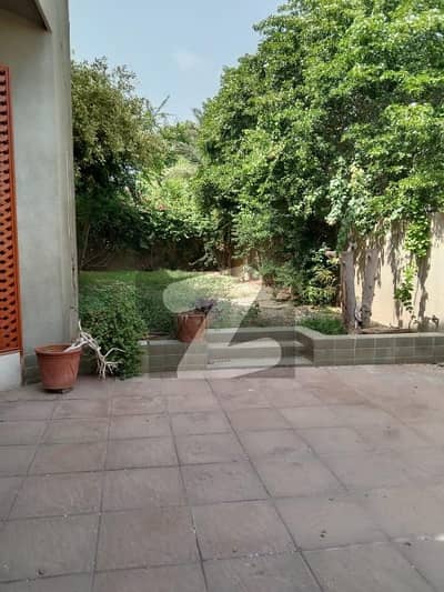 In Clifton - Block 4 House For Rent Sized 500 Square Yards