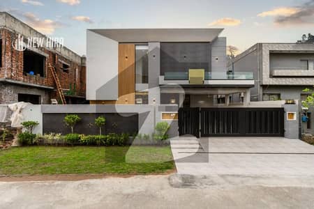 1 Kanal Modern Design Bungalow For Rent Near Carrefour