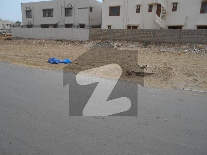 ڈی ایچ اے فیز 8 ڈی ایچ اے ڈیفینس,کراچی میں 4 مرلہ کمرشل پلاٹ 5.6 کروڑ میں برائے فروخت۔