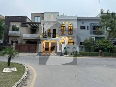 بحریہ ٹاؤن رفیع بلاک بحریہ ٹاؤن سیکٹر ای,بحریہ ٹاؤن,لاہور میں 3 کمروں کا 5 مرلہ مکان 1.7 کروڑ میں برائے فروخت۔ بحریہ ٹاؤن رفیع بلاک بحریہ ٹاؤن سیکٹر ای,بحریہ ٹاؤن,لاہور میں 3 کمروں کا 5 مرلہ مکان 1.7 کروڑ میں برائے فروخت۔