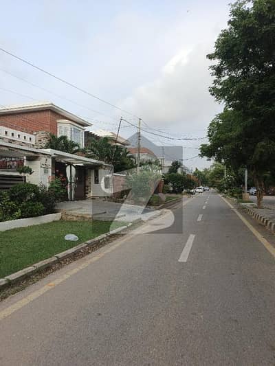 Prime Location Green Belt Facing 3 Beds Dd 500 Sq Yds First Floor Portion Available For Rent.
