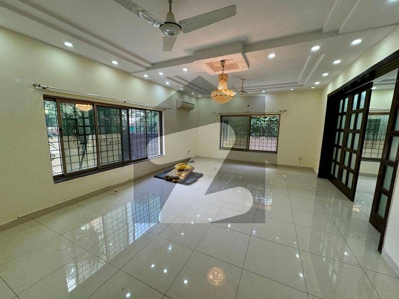 E-11:500syd Beautiful Upper Portion With Servant Quatar &Amp; Parking E-11:500syd Beautiful Upper Portion With Servant Quatar &Amp; Parking