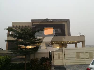 ONE KANAL BEAUTIFULL HOUSE AVALIABLE FOR RENT IN DHA DEFANCE PHASE 6