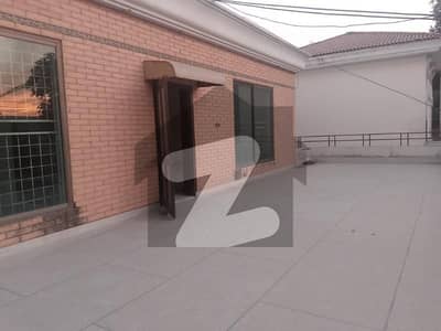 BEAUTIFULL SINGLE UNIT HOUSE FOR RENT IN DHA LAHORE