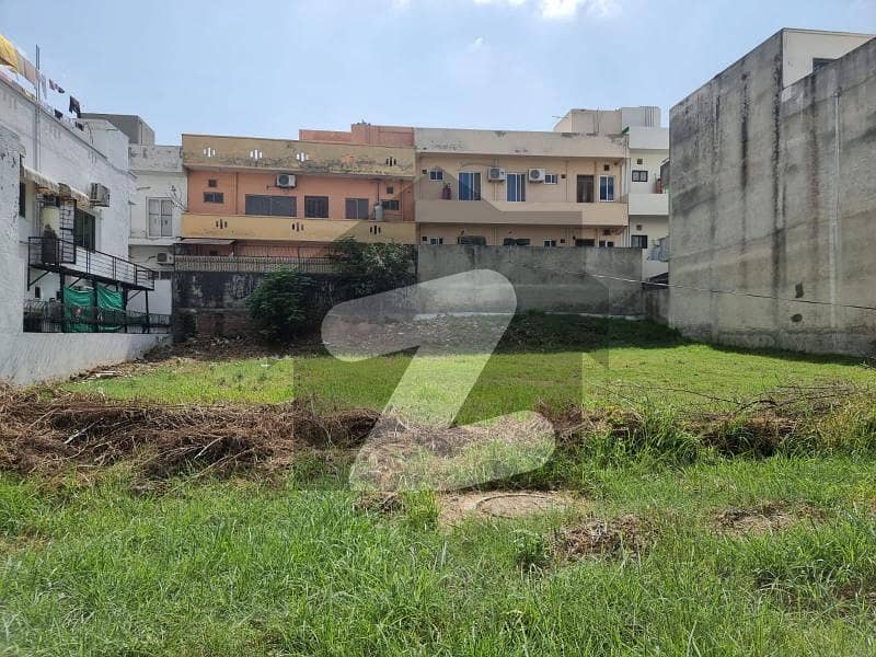 Plot For Sale (30x70) Plot For Sale (30x70)