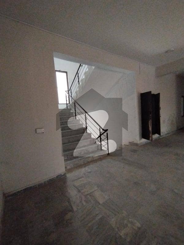 آئی ۔ 16/3 آئی ۔ 16,اسلام آباد میں 2 کمروں کا 4 مرلہ فلیٹ 52.0 لاکھ میں برائے فروخت۔