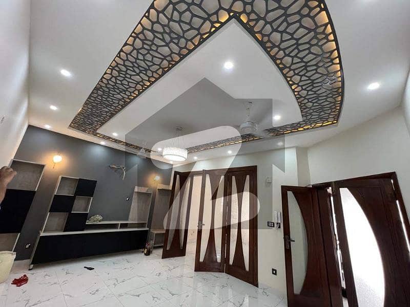 بحریہ آرچرڈ لاہور میں 5 کمروں کا 10 مرلہ مکان 1.3 لاکھ میں کرایہ پر دستیاب ہے۔