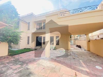 Renovated 4 Bedrooms 600 Square Yards House For Rent In F. 6, Rent 5.50Lakh