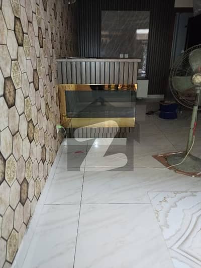 علامہ اقبال ٹاؤن لاہور میں 6 کمروں کا 5 مرلہ مکان 3.7 کروڑ میں برائے فروخت۔