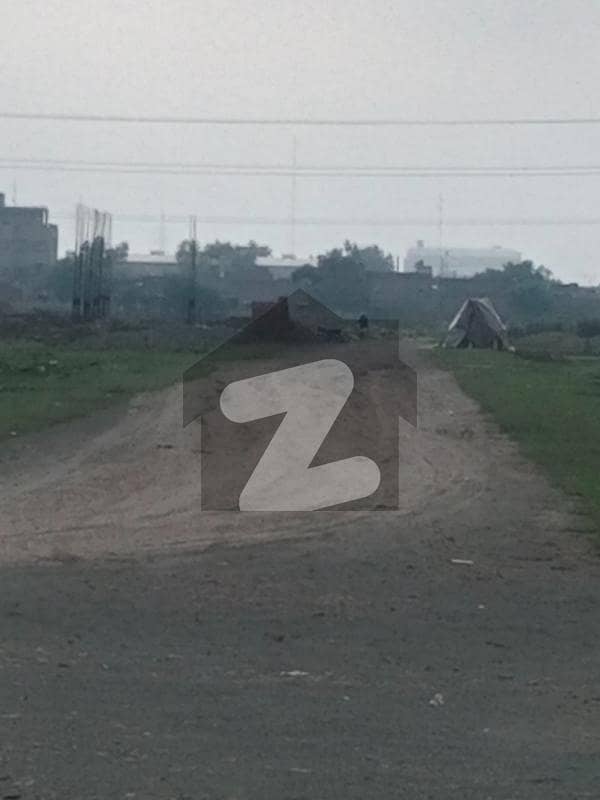 گجّومتہ لاہور میں 4 کنال صنعتی زمین 8.0 کروڑ میں برائے فروخت۔ گجّومتہ لاہور میں 4 کنال صنعتی زمین 8.0 کروڑ میں برائے فروخت۔