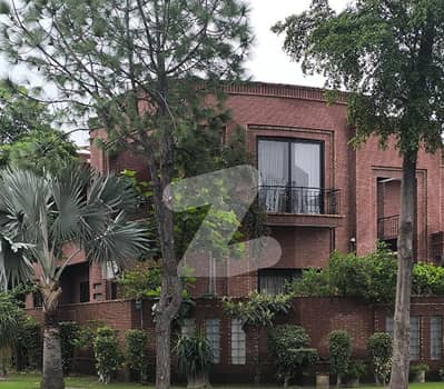 بحریہ ٹاؤن سیکٹر B بحریہ ٹاؤن,لاہور میں 5 کمروں کا 10 مرلہ مکان 3.5 کروڑ میں برائے فروخت۔