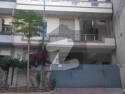 سی بی آر ٹاؤن فیز 1 - بلاک سی سی بی آر ٹاؤن فیز 1,سی بی آر ٹاؤن,اسلام آباد میں 5 کمروں کا 6 مرلہ مکان 2.85 کروڑ میں برائے فروخت۔