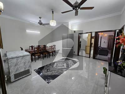 علامہ اقبال ٹاؤن لاہور میں 4 کمروں کا 10 مرلہ مکان 6.0 کروڑ میں برائے فروخت۔