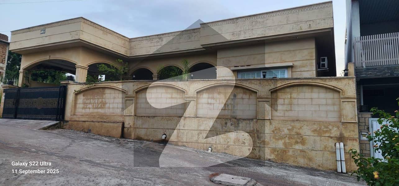 Spacious,Prime Cornor Beautiful House. Spacious,Prime Cornor Beautiful House.