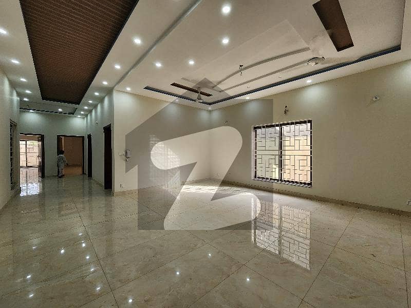 1 kanal Semi Commercial House for Offices