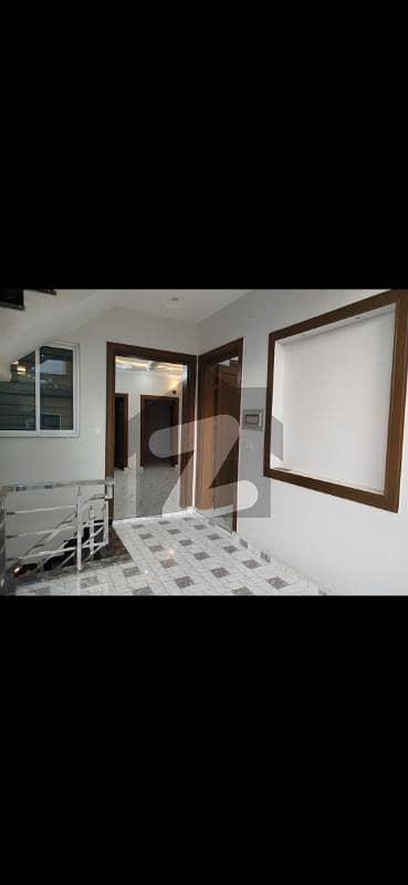 سوان گارڈن اسلام آباد میں 4 کمروں کا 5 مرلہ مکان 1.95 کروڑ میں برائے فروخت۔