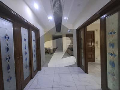 سکھ چین گارڈنز لاہور میں 7 کمروں کا 1 کنال مکان 2.0 لاکھ میں کرایہ پر دستیاب ہے۔