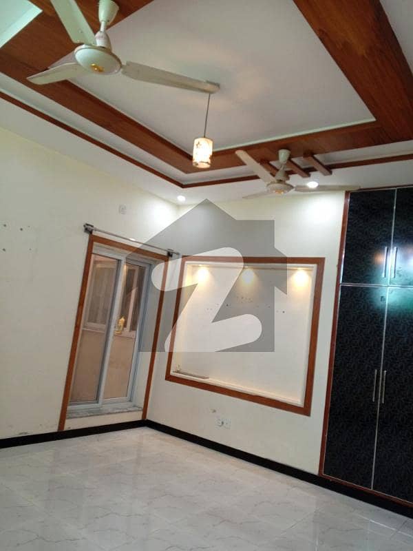 بنی گالہ اسلام آباد میں 3 کمروں کا 11 مرلہ مکان 63.0 ہزار میں کرایہ پر دستیاب ہے۔