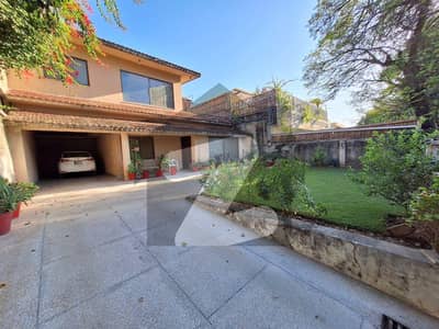 Liveable House For Sale In F-6 Liveable House For Sale In F-6