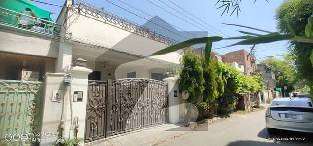 گلبرگ لاہور میں 5 کمروں کا 11 مرلہ مکان 4.75 کروڑ میں برائے فروخت۔