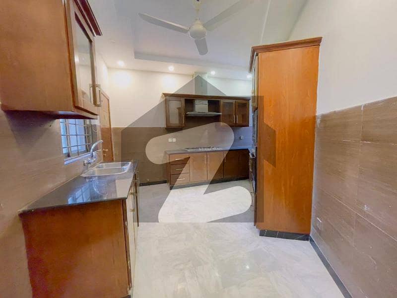 F6 - Luxurious 6 spacious bedrooms House for Rent F6 - Luxurious 6 spacious bedrooms House for Rent