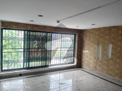 ڈی ایچ اے فیز 1 ڈیفنس (ڈی ایچ اے),لاہور میں 6 مرلہ دکان 1.5 لاکھ میں کرایہ پر دستیاب ہے۔