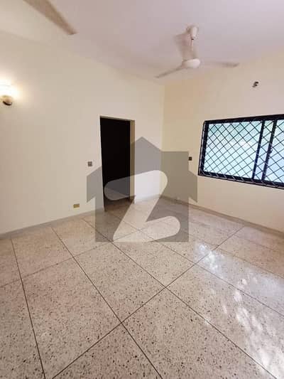 ڈی ایچ اے فیز 6 ڈی ایچ اے ڈیفینس,کراچی میں 4 کمروں کا 1 کنال مکان 2.6 لاکھ میں کرایہ پر دستیاب ہے۔