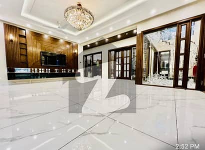 ڈی ایچ اے فیز 6 - بلاک ای فیز 6,ڈیفنس (ڈی ایچ اے),لاہور میں 5 کمروں کا 1 کنال مکان 11.25 کروڑ میں برائے فروخت۔