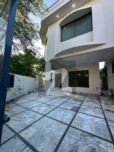 10 Marla House Luxury Modern Designer Stylish House Double Storey House With Gas Available