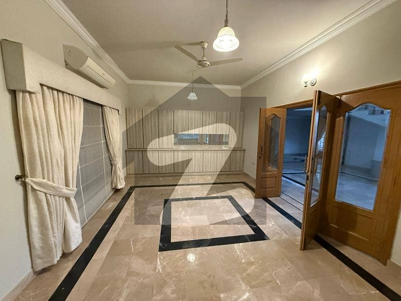 F-7 An Excellent Location 5 Bedrooms House For Rent