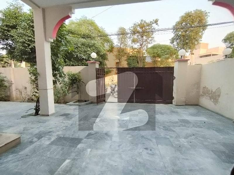 10 Marla 4-Bedroom's Double Unit House For Sale.