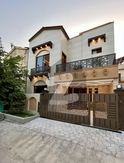 7 Marla Brand New Designer House For Sale | 5 Beds | Stylish Finishes