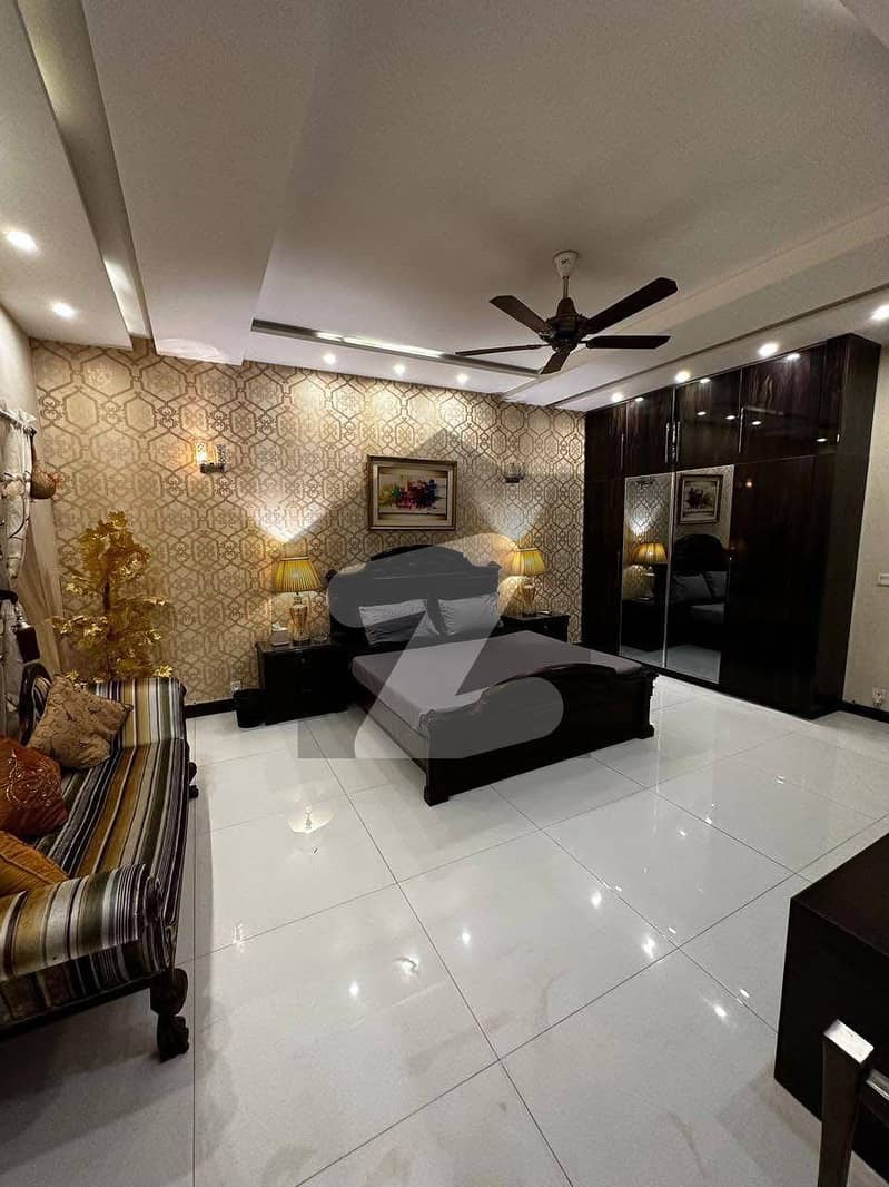 10 MARLA ULTRA MODREN HOUSE FIR RENT