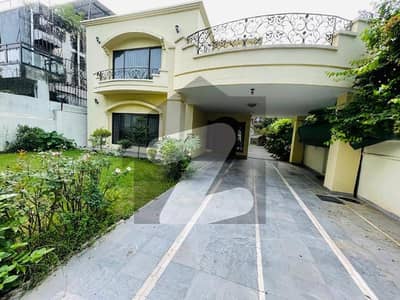 4 Beds Well Maintained Beautiful House Available For Rent in F7
