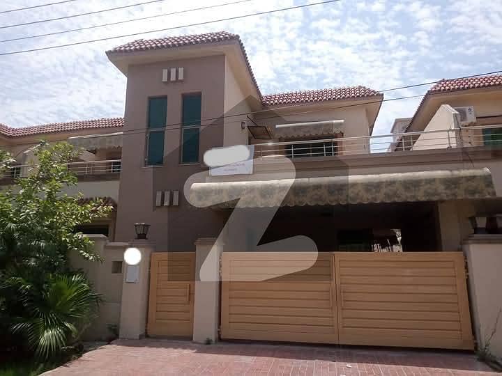 03 BED 10 MARLA HOUSE AVAILABLE FOR SALE 03 BED 10 MARLA HOUSE AVAILABLE FOR SALE