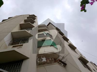 Spacious 4-Bed Luxury Corner Flat With Garden & Modern Renovation