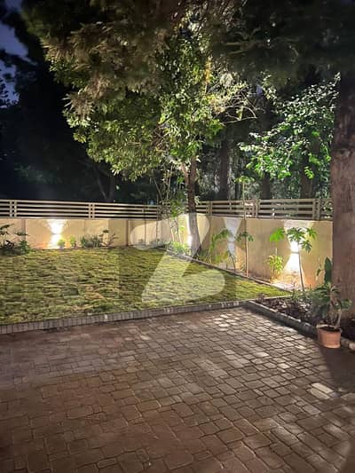 ایف ۔ 10 اسلام آباد میں 4 کمروں کا 1 کنال مکان 4.95 لاکھ میں کرایہ پر دستیاب ہے۔