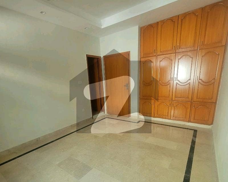 Ideal House In G-13 Available For Rs. 330000