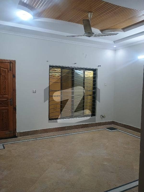 جی ۔ 13 اسلام آباد میں 5 کمروں کا 8 مرلہ مکان 1.7 لاکھ میں کرایہ پر دستیاب ہے۔