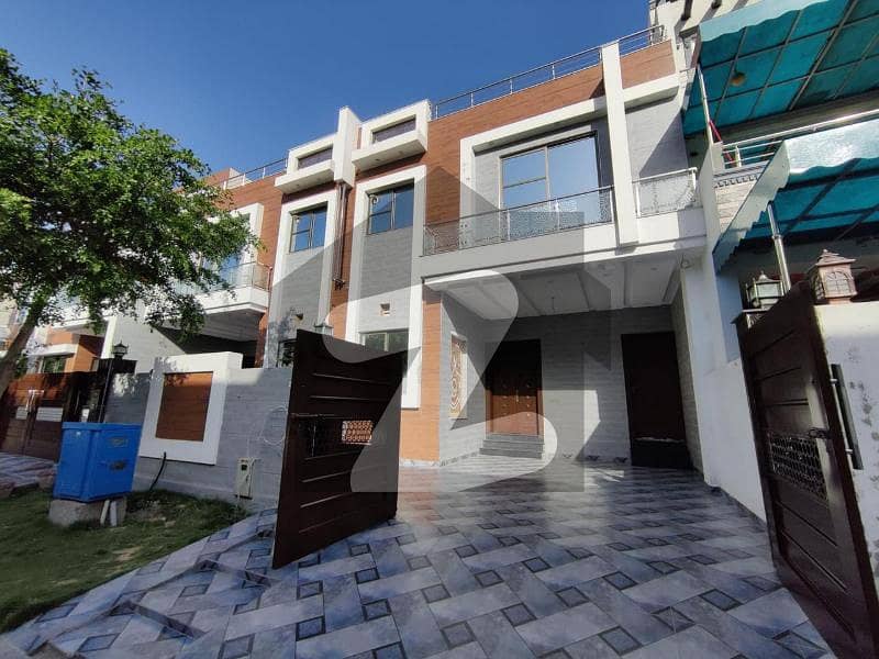 7.5 Marla House Available For Sale With Basement In Lake City Sector M-7B 7.5 Marla House Available For Sale With Basement In Lake City Sector M-7B