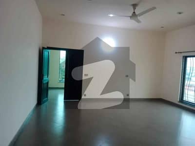 لیک سٹی ۔ سیکٹر ایم ۔ 3 لیک سٹی,رائیونڈ روڈ,لاہور میں 3 کمروں کا 1 کنال بالائی پورشن 90.0 ہزار میں کرایہ پر دستیاب ہے۔