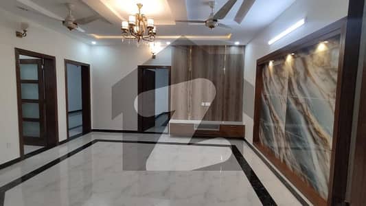 جی ۔ 13 اسلام آباد میں 6 کمروں کا 11 مرلہ مکان 8.0 کروڑ میں برائے فروخت۔