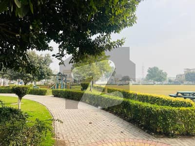 لیک سٹی ۔ سیکٹر ایم ۔ 3اے لیک سٹی,رائیونڈ روڈ,لاہور میں 1 کنال رہائشی پلاٹ 4.5 کروڑ میں برائے فروخت۔