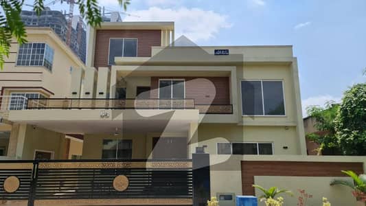 ڈی ایچ اے ڈیفینس فیز 2 ڈی ایچ اے ڈیفینس,اسلام آباد میں 1 کنال مکان 11.5 کروڑ میں برائے فروخت۔