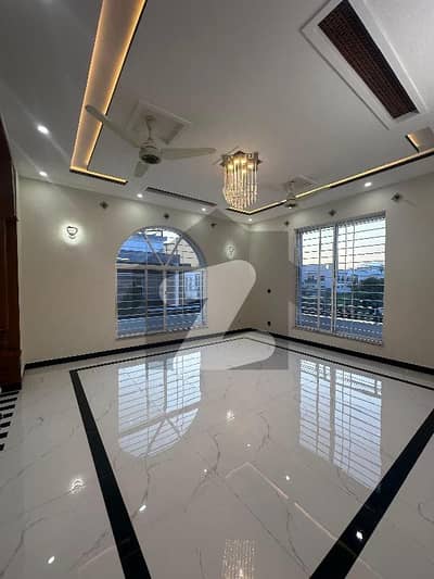 ٹاپ سٹی 1 اسلام آباد میں 6 کمروں کا 1 کنال مکان 5.5 کروڑ میں برائے فروخت۔