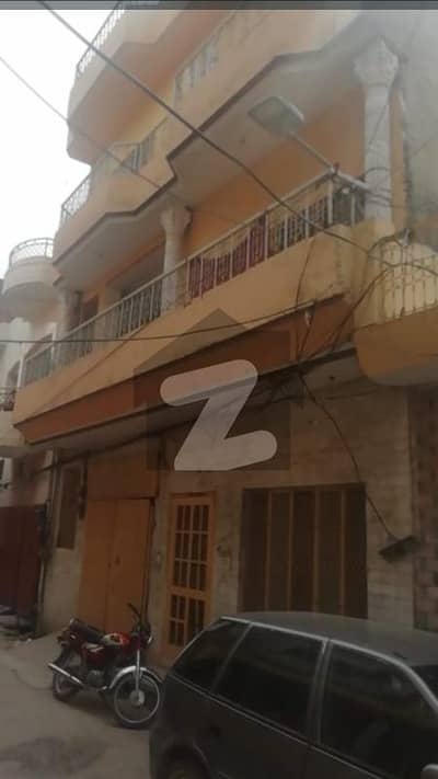 سیٹلائٹ ٹاؤن جمال الدین ولی روڈ,صادق آباد میں 9 کمروں کا 4 مرلہ مکان 3.6 کروڑ میں برائے فروخت۔
